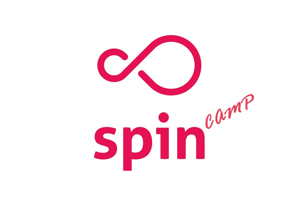 Logo SPIN camp na białym tle w kolorze magenta